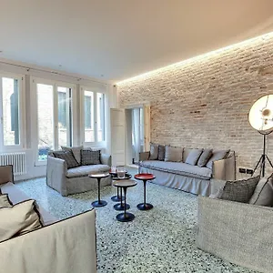 Stunning Modern In The Heart Of Apartment